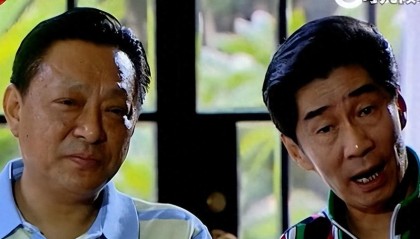 阿德阿庆原来都是球迷！出席上海高中足球联赛，年近70又获新身份